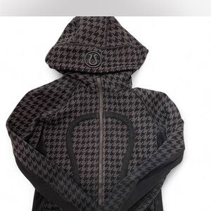 **SOLD**Lululemon Black and Gray Ombre Houndstooth Hoodie